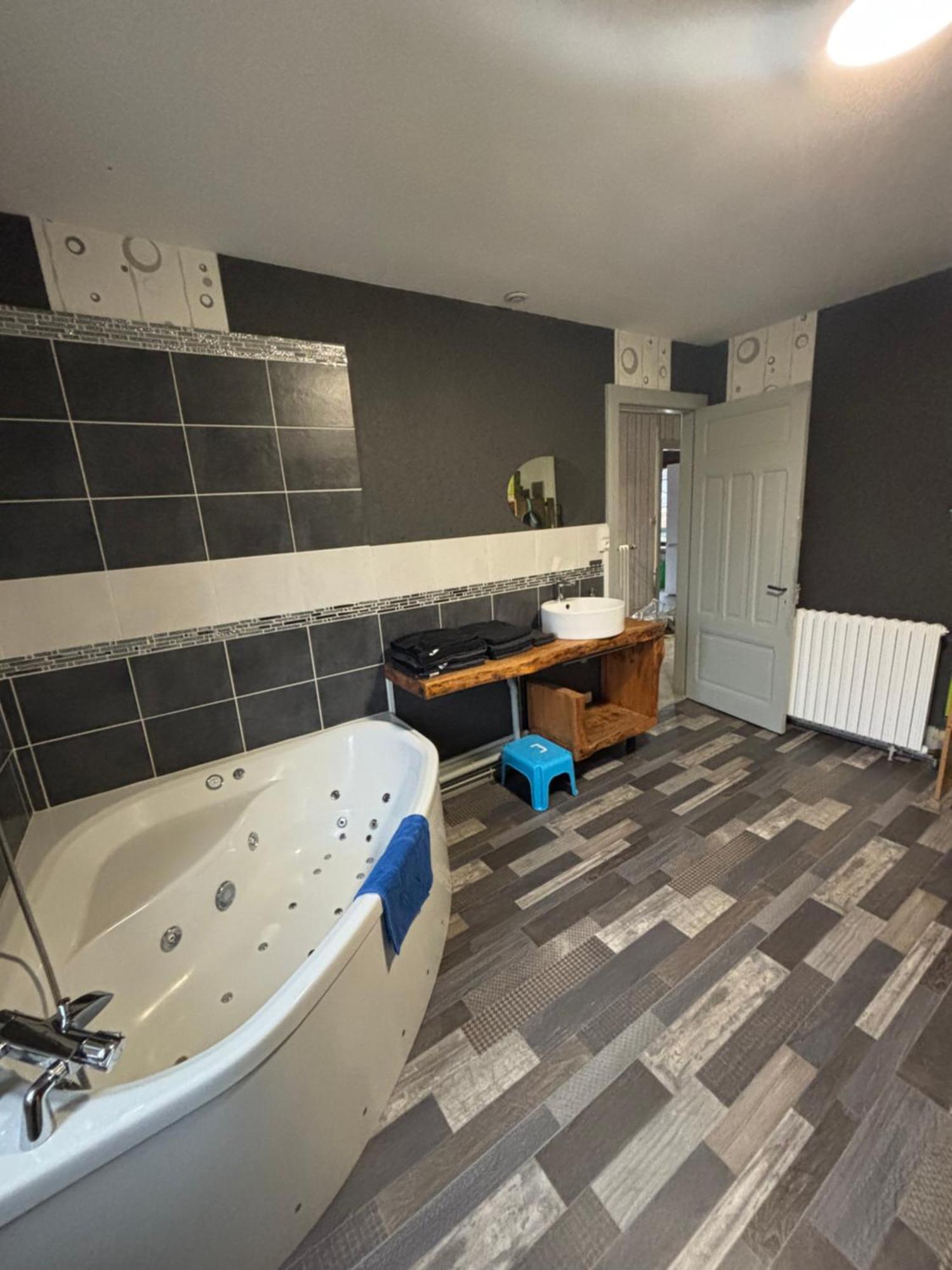 Gite 205 M2, 8Pers Piscine, Jacuzzi, Balneo Privatifs Vagney Buitenkant foto