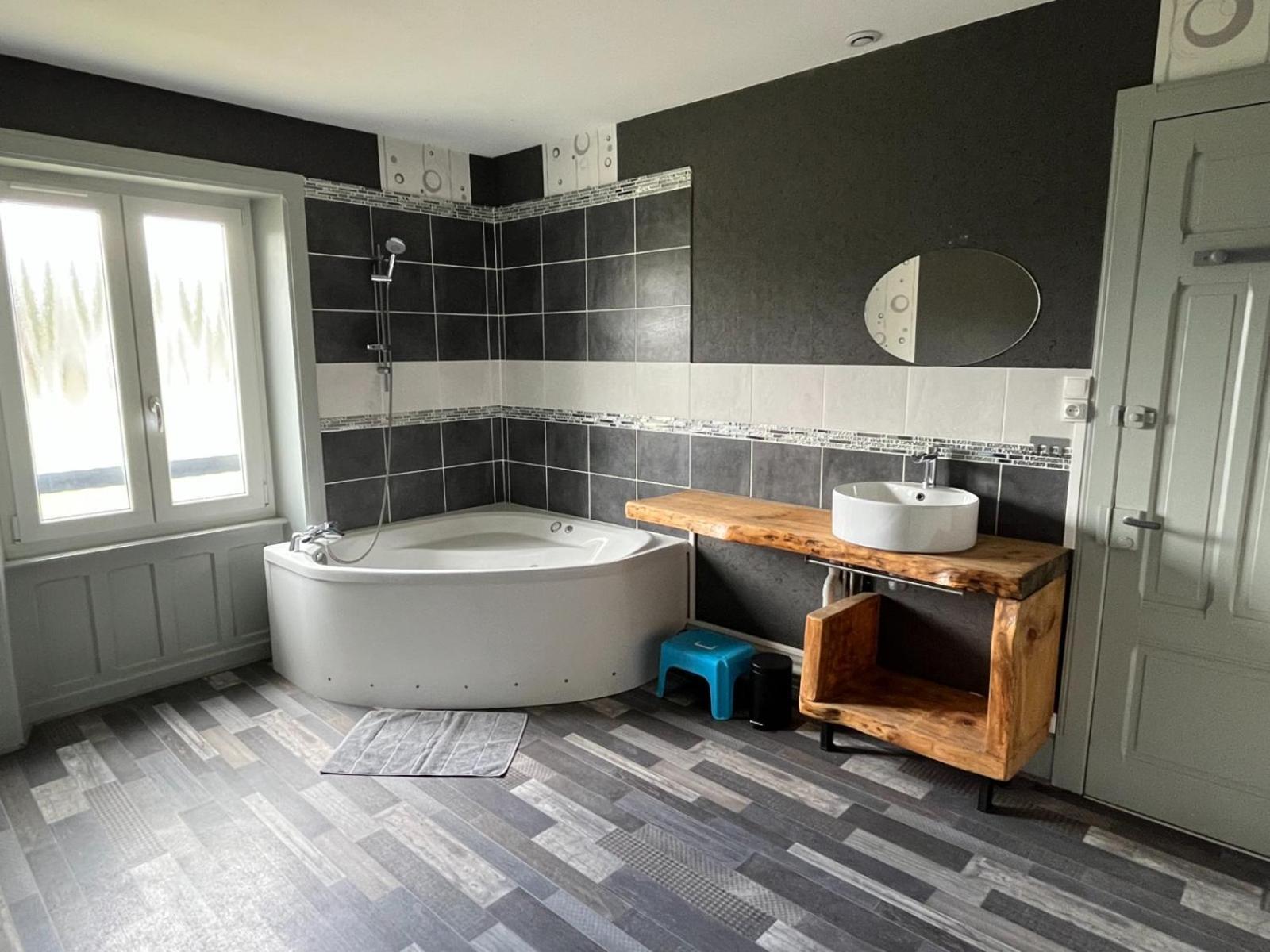Gite 205 M2, 8Pers Piscine, Jacuzzi, Balneo Privatifs Vagney Buitenkant foto