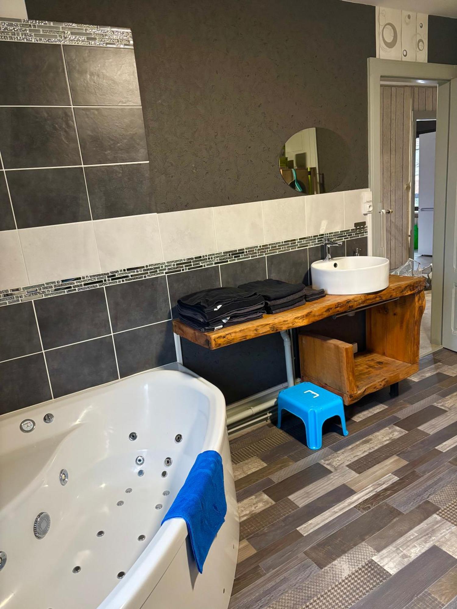 Gite 205 M2, 8Pers Piscine, Jacuzzi, Balneo Privatifs Vagney Buitenkant foto